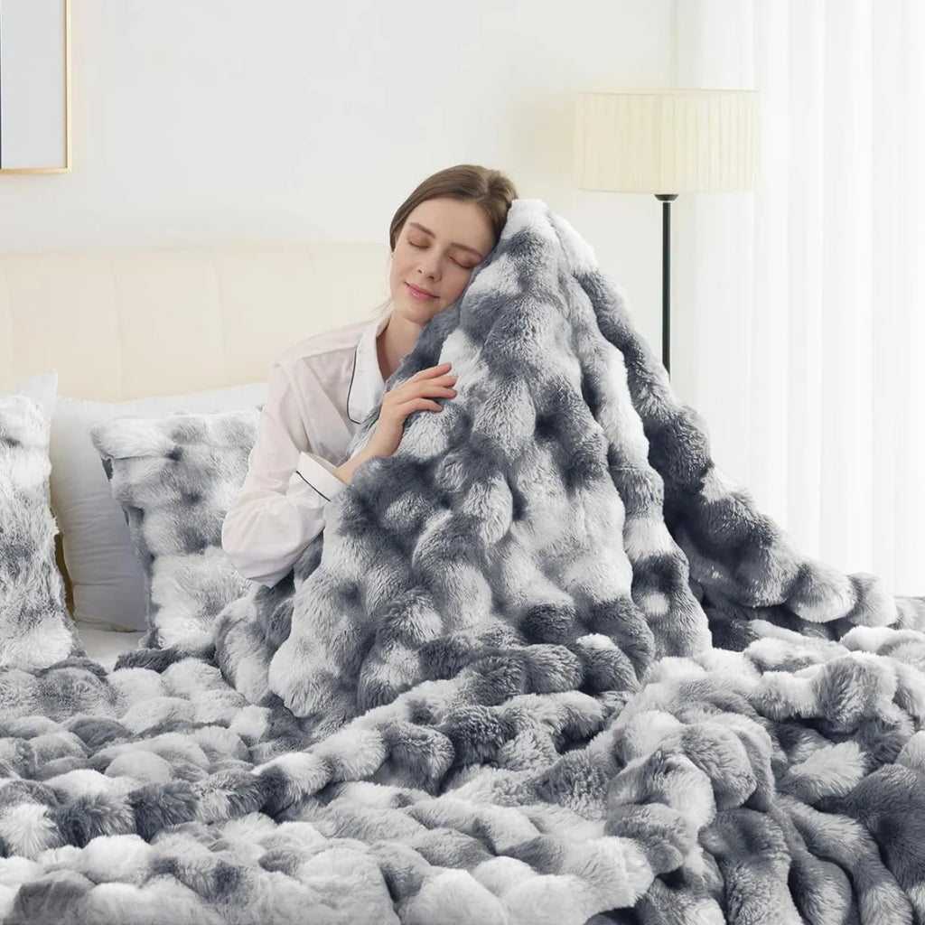 CloudHaven™ Faux Rabbit Weighted Blanket